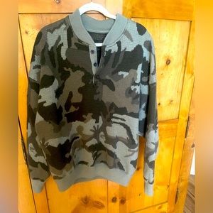 Men’s XL tag less sweater.